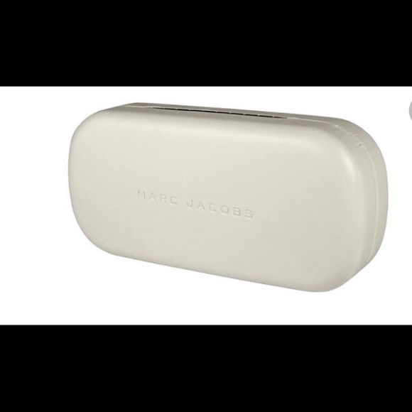 Pink Cat-eye Marc Jacobs sunglasses, includes case - Picture 3 of 3